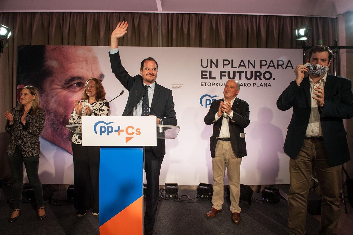 JcsRioja's tweet photo. 📢 ¡Compañeros gallegos y vascos! 
🍀 Muchísima suerte tanto en esta campaña como en las elecciones del #12J.
🍊 Tiñamos Galicia y Euskadi de naranja. 
💪🏻 ¡Vamos!
#MoitoQueGañar #UnPlanParaelFuturo https://t.co/hJ9fynrBhG