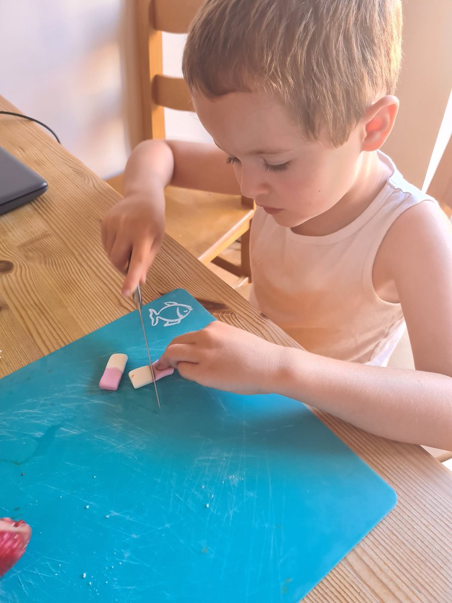 LaverackNikki's tweet photo. Leo worked really hard yesterday ordering his numbers, finding half of numbers, and objects, as well as reading! Little star 🌟 @MWISClass3 @MWInfantSchool https://t.co/44ToTkxO2I
