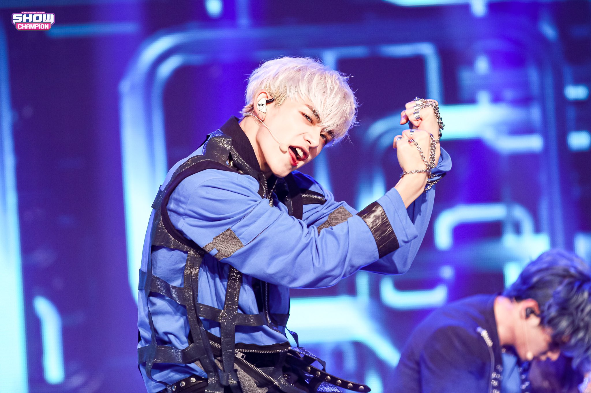 EbbO2DpX0AEu3qb?format=jpg&name=large