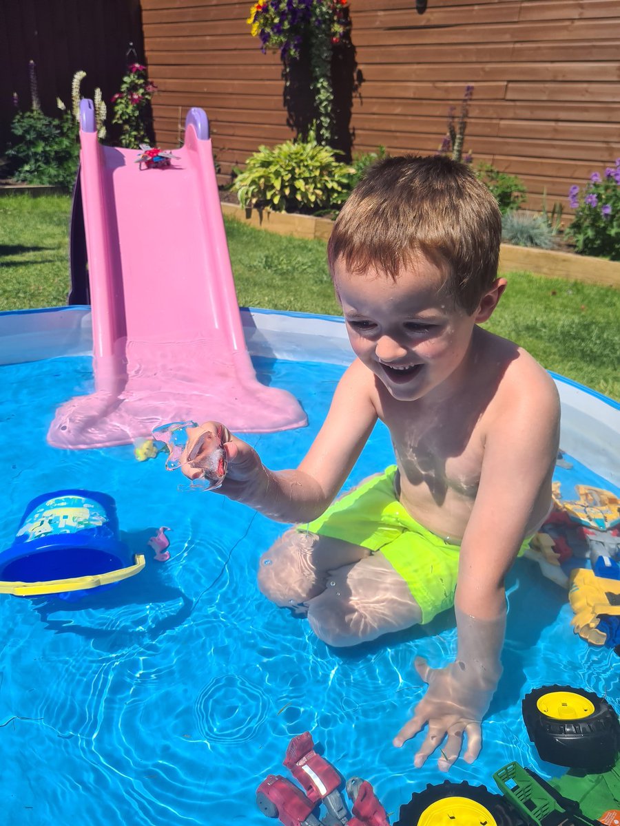 LaverackNikki's tweet photo. We had fun in the pool too... some dinosaurs were frozen in ice and we had to get them out. The sun helped... alot 🥰 #keepingcool @MWISClass3 @MWInfantSchool https://t.co/SmvBDDkUe0