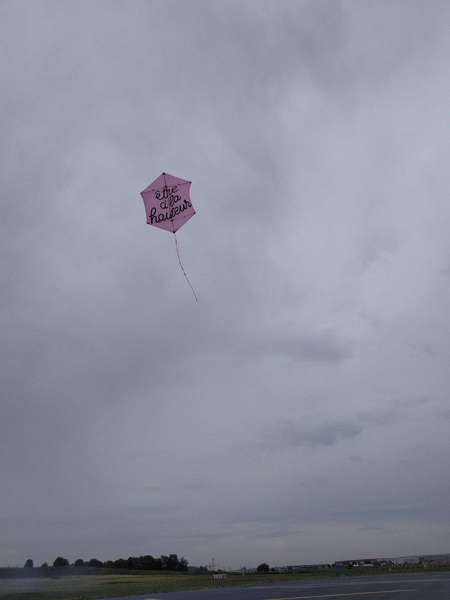 Extinction Rebellion France 🐝🌺 (@xrfrance) on Twitter photo Nous demandons au <a href="/gouvernementFR/">Gouvernement</a> et à <a href="/ParisAeroport/">Paris Aéroport</a> d’arrêter immédiatement les vols intérieurs pour des raisons de sécurité évidente : celle d’assurer notre survie sur terre.
Nous devons remettre en cause nos modes de vie et faire des choix difficiles pour nous protéger.
#Orly Nous demandons au <a href="/gouvernementFR/">Gouvernement</a> et à <a href="/ParisAeroport/">Paris Aéroport</a> d’arrêter immédiatement les vols intérieurs pour des raisons de sécurité évidente : celle d’assurer notre survie sur terre.
Nous devons remettre en cause nos modes de vie et faire des choix difficiles pour nous protéger.
#Orly