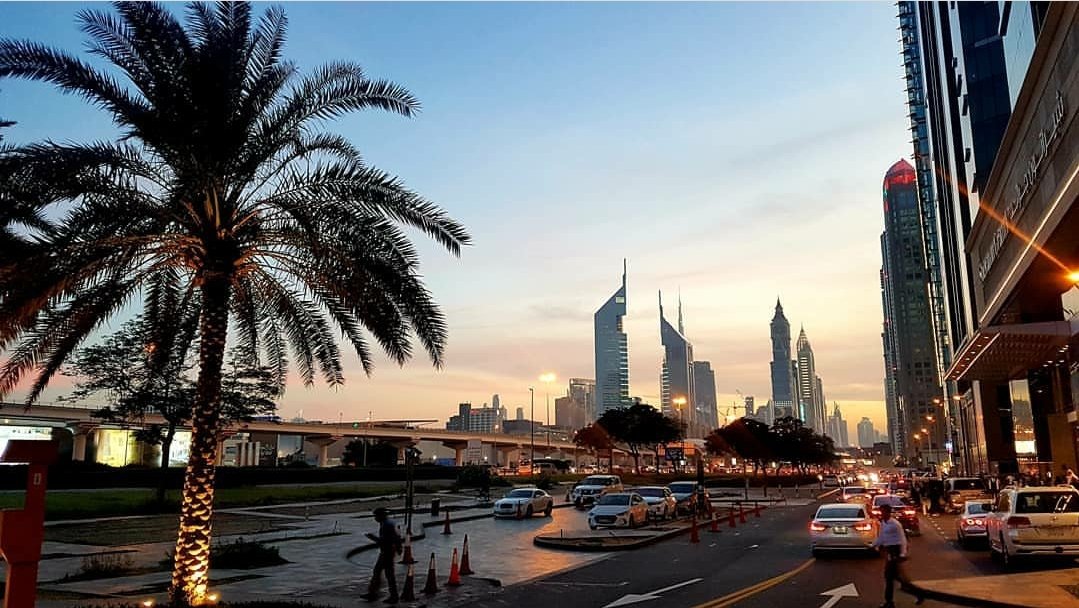 elldxb's tweet photo. Downtown sunset 😎

#dubai #dubaiphotography #uae #sunset #samsunggalaxys10 #emiratestowers https://t.co/4sVNFuH5y0