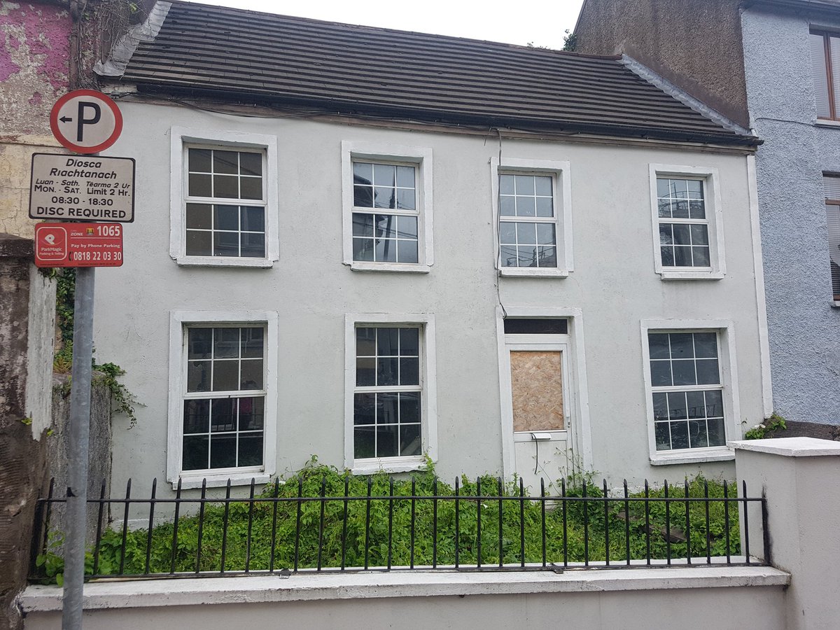 another empty property in  #Cork, close to centre, someone's home sadly vacant for a long time, dating back to early 1800s, 200 years of stories  #homeless  #socialcrime  #inequality  @CorkHealthyCity  @corkcitycouncil  #programmeforgovernment