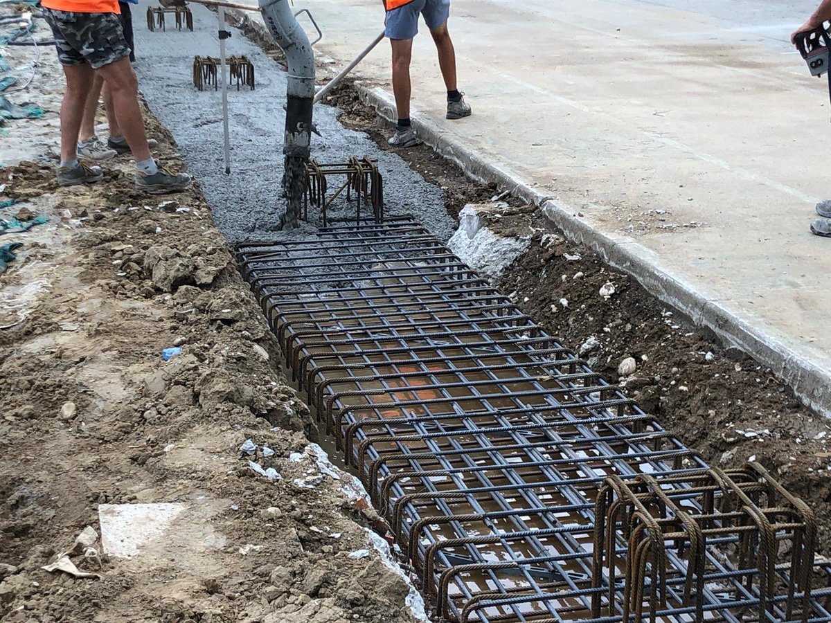 LuigiBrugnaro's tweet image. #CantieriInCittà 🚧 | Al centro sportivo Montessori di #Chirignago si preparano le fondamenta della nuova copertura della pista da pattinaggio. 
👉🏻 Una #struttura che permetterà agli sportivi di allenarsi anche d’inverno e in caso di maltempo.