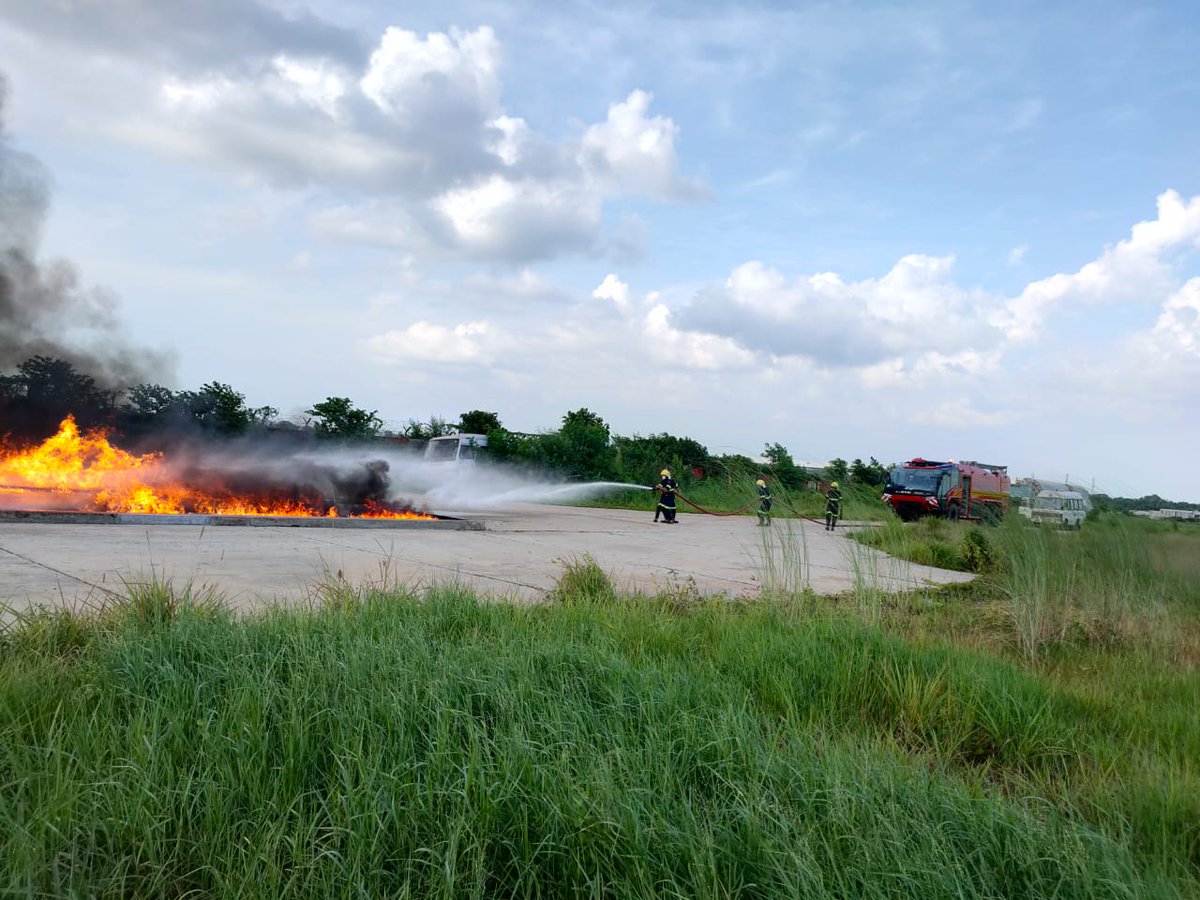 aaiagtairport's tweet photo. #MockFireDrill A mock fire drill was conducted out by AAI Agartala Airport Fire service as a part of the monthly competency check to ensure that their fitness level, alertness level &amp; response time during any emergency situation is always at all time high &amp; maintained. https://t.co/04Z1gyllKo