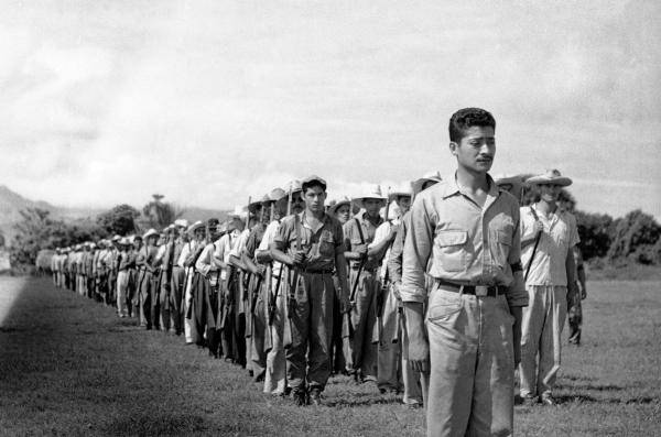 Phottic's tweet photo. 📷 Mercenarios liberacionistas, 1954 
Colección Memorias de lucha en Guatemala
➡️https://t.co/P2hQFUkURR
.
#phottic #photo #lucharevolucionaria #Guatemala #mercenarios #memories https://t.co/R5hrWeLR9I