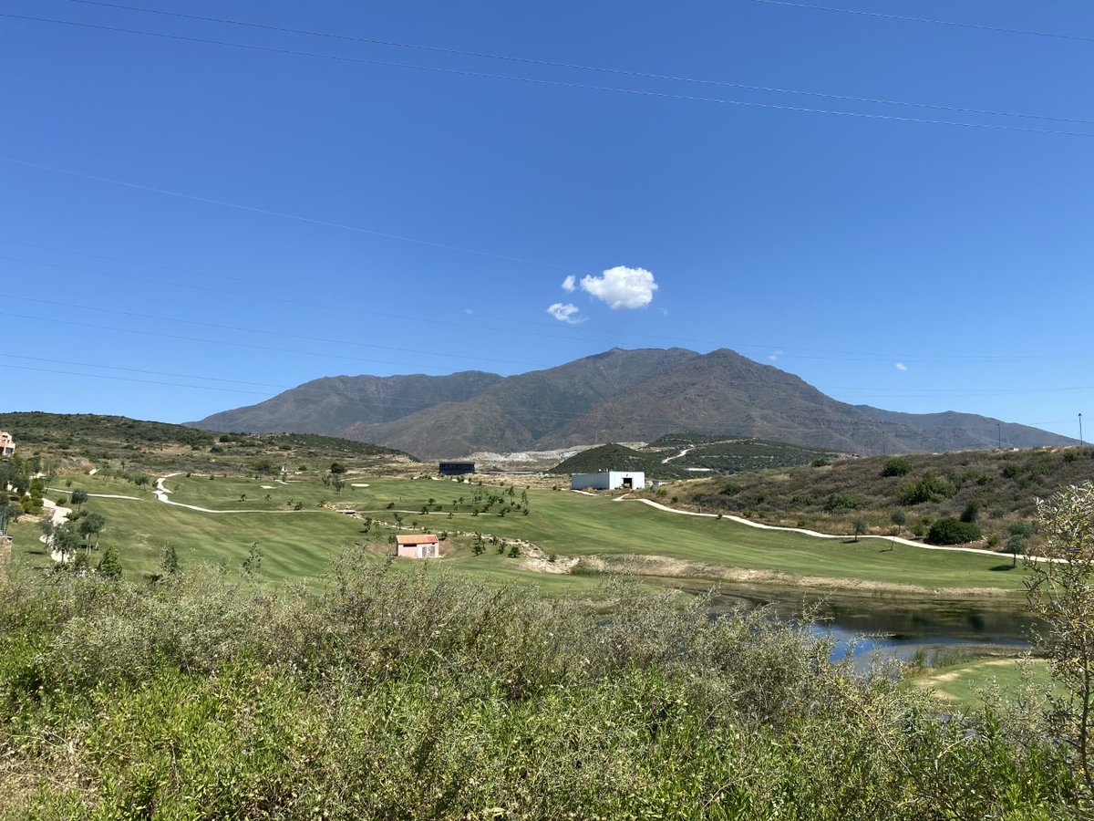 GolfinAND's tweet photo. 🗣¡Tenemos nuevo campo en #GolfInAndalucía! 24 horas después de su apertura, #azatagolf en #Estepona se une a los excelentes diseños de la Costa del Sol ¡No tardéis en ir a conocer un campo par 7️⃣1️⃣ en el que los birdies llegan casi solos!
#viveandalucia #intensamente https://t.co/b1gQrzzo3N
