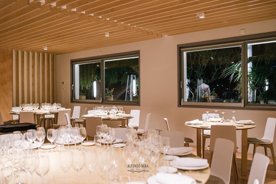 Ya estamos en Viernes!!! Empieza el fin de semana con una sonrisa y saborea nuestro menú de temporada y propuestas 👉 bit.ly/2AkQZ0V . Para las noches del Viernes y Sábado disfruta en nuestra terraza con el menú Sabor a Tapeo 👉 cutt.ly/vicSXy9 

 #Gastronomia