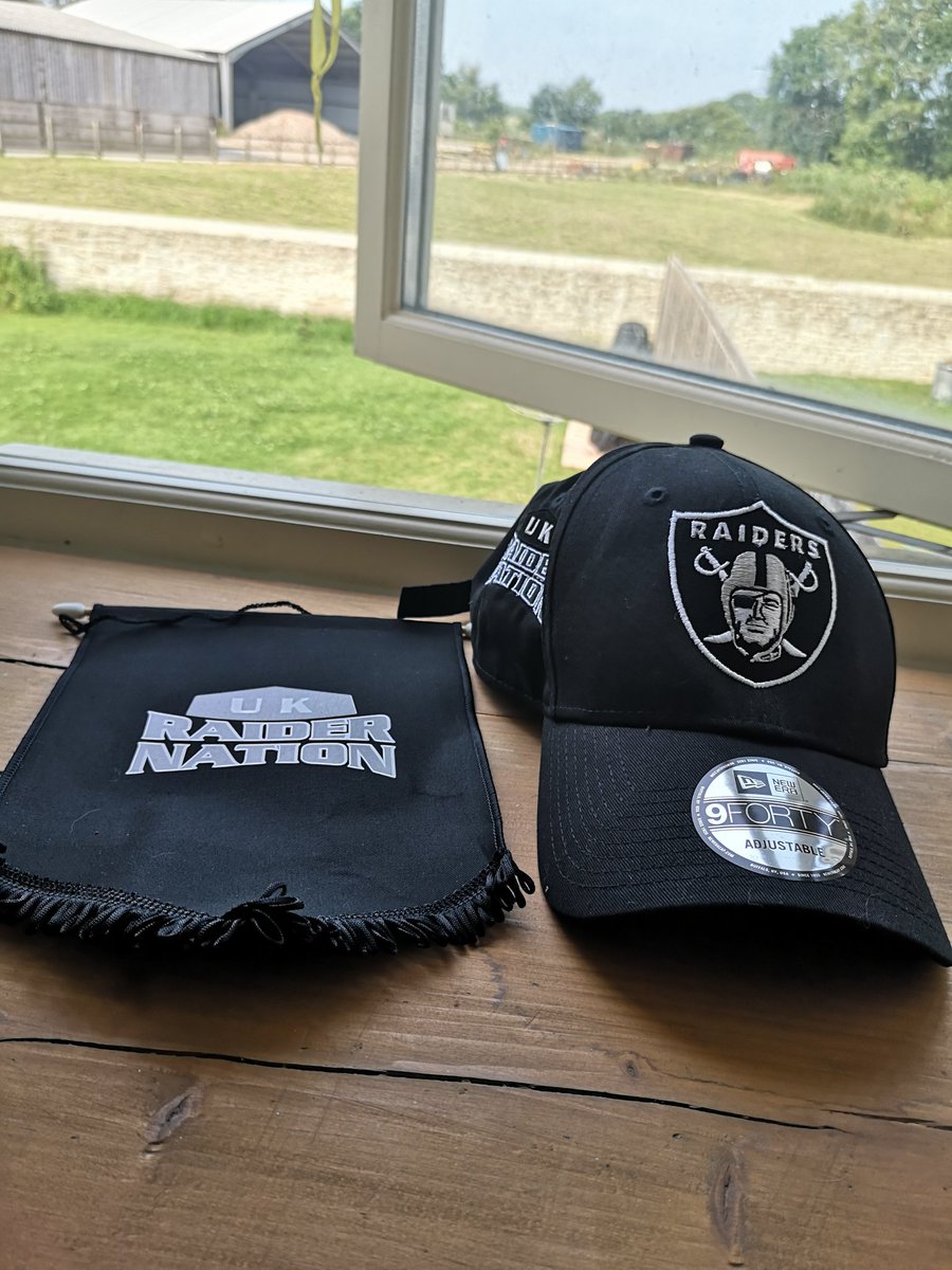 Harry_Fa26's tweet photo. Look what just arrived, on my birthday as well. Thanks so much @aturn07 and @The_Matt_Ford. Have to meet up for some beers soon ☠️ #RaiderNation #UKRaiderNation https://t.co/6tDFEiMub3