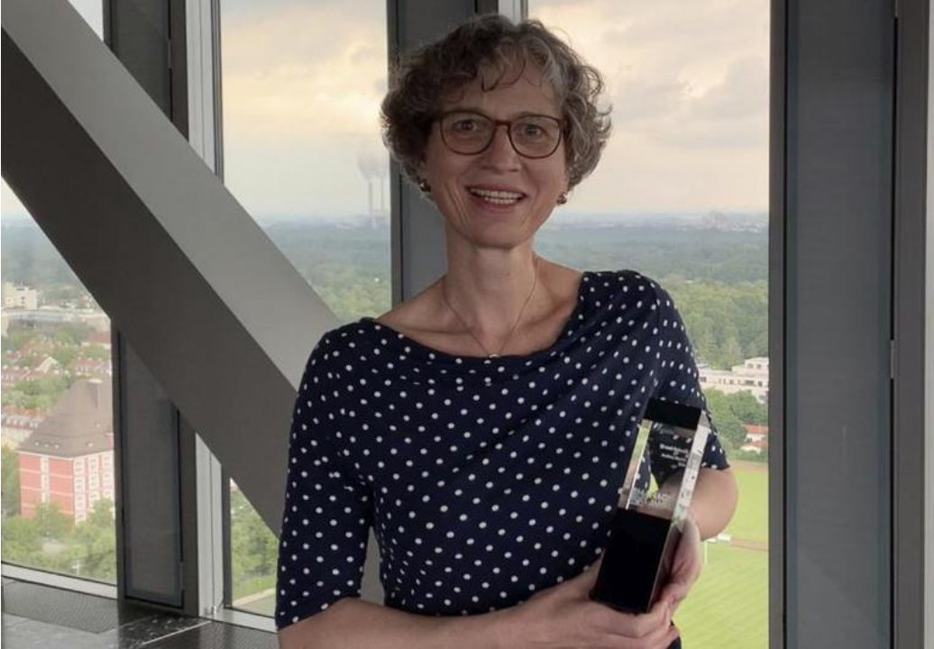 I feel honored and am super-proud to be selected as Manager of the Year 2020 for #AI &amp; #Robotics - this wouldn't have happened without our outstanding team in the #MunichCenter - THANK YOU all &amp; congrats to all the other winners 🤩
ibm.biz/BdqbR9  ibm.biz/BdqbFd