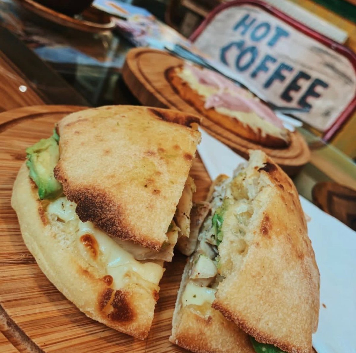 It’s Friday Amigos!
Why not treat yourself to one of our olive breads takeaways? ✨
Open until 2pm