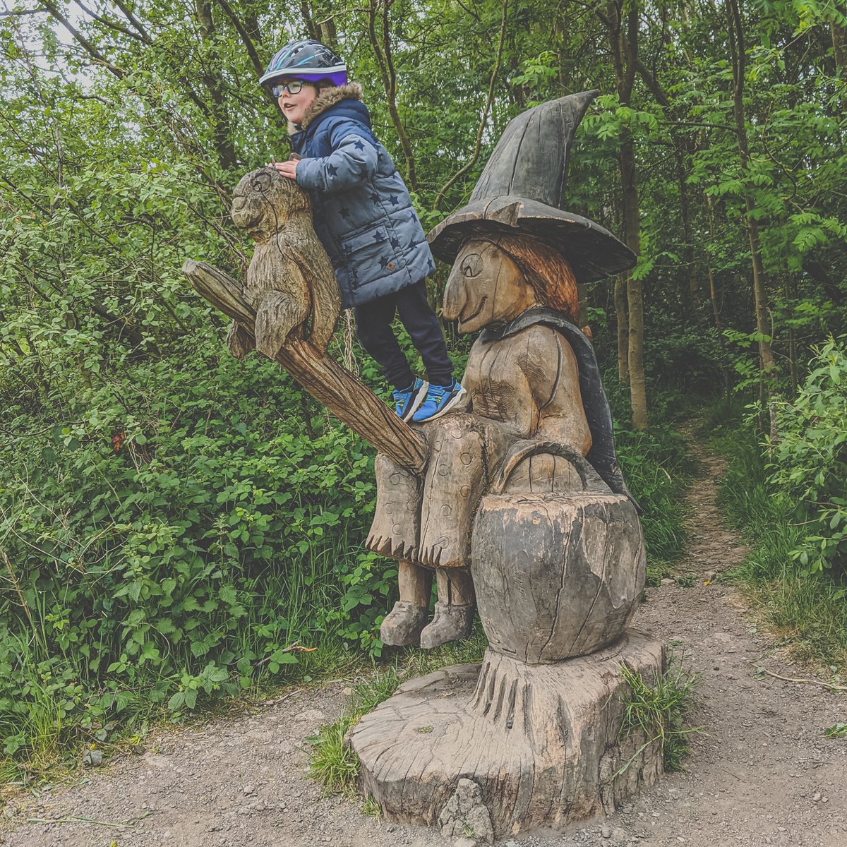 itsadamagain's tweet photo. A fab, fun and free day out on the Room on the Broom trail in Wakefield at Anglers Country Park.
Good for taking the boys and the bikes and once you are through the first pathway, it's easy to social distance.
#daddaysout #roomonthebroom #wakefield #familyfun https://t.co/45O0OwFfF7