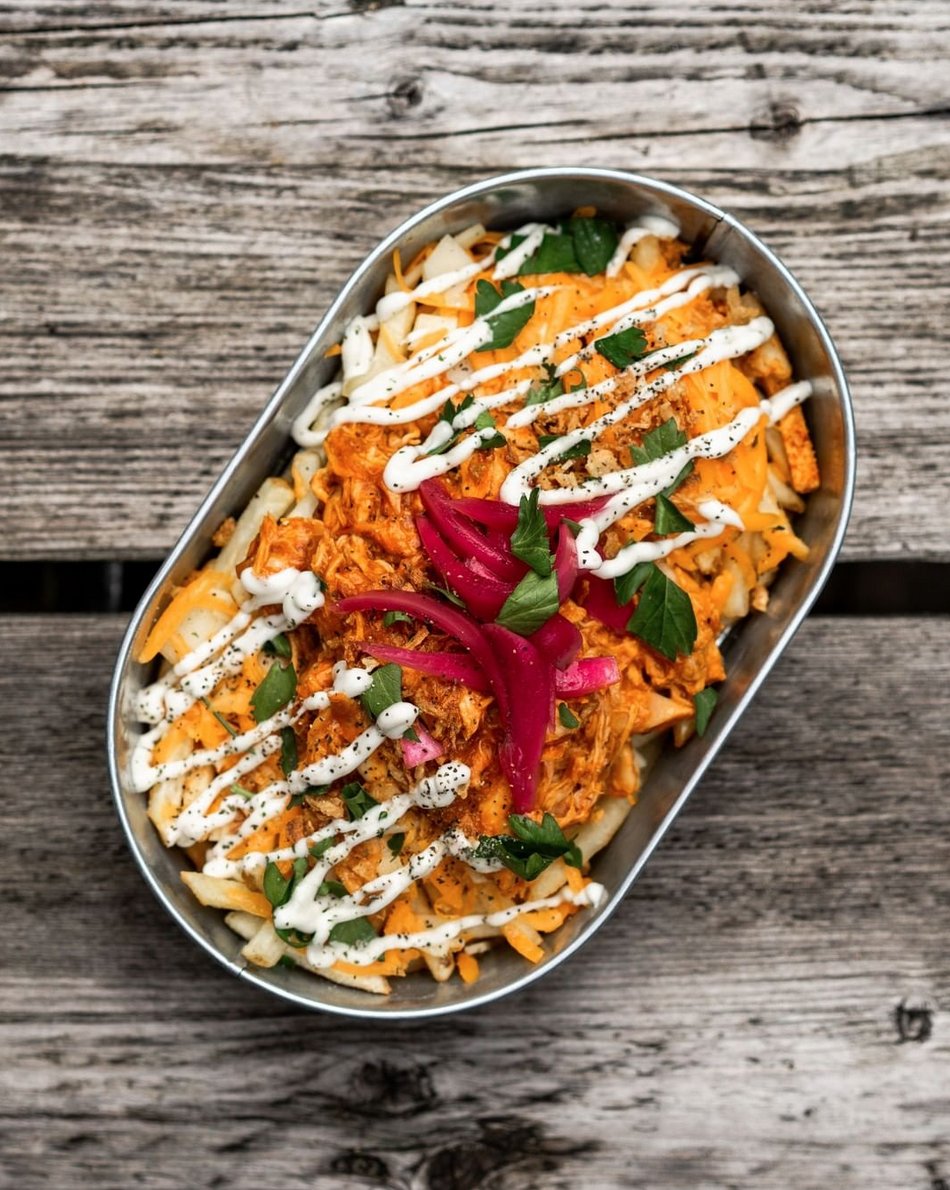 letsgettasty's tweet photo. You had me at "Pulled chicken loaded fries" 😍

#Worcester foodies can 'cluck and collect' this glorious loaded chicken box from @waylandsyard until Sunday 🧡🤤 Order now! #foodcommunity https://t.co/0hbb9cmMDl