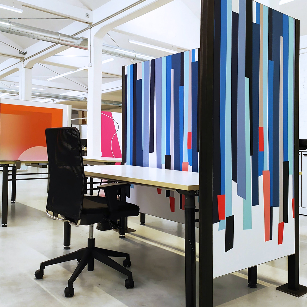 I nostri 𝙙𝙞𝙫𝙞𝙨𝙤𝙧𝙞 𝙎𝙞𝙡𝙚𝙣𝙩&amp;𝙎𝙖𝙛𝙚 sono dei veri e propri 𝙚𝙡𝙚𝙢𝙚𝙣𝙩𝙞 𝙙’𝙖𝙧𝙧𝙚𝙙𝙤 𝙘𝙝𝙚 𝙘𝙤𝙢𝙗𝙞𝙣𝙖𝙣𝙤 𝙘𝙤𝙢𝙛𝙤𝙧𝙩 𝙚𝙙 𝙚𝙨𝙩𝙚𝙩𝙞𝙘𝙖. Fonoassorbenti, in tessuto antibatterico e completamente personalizzabili!