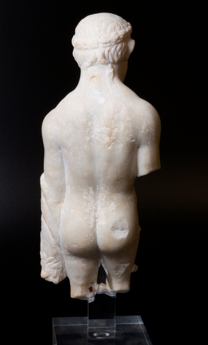 YorkshireMuseum's tweet photo. IT’S TIME FOR #CURATORBATTLE!💥

Today’s theme is #BestMuseumBum!

This cracking Roman marble statuette depicts an athlete at the peak of fitness! It may have decorated the town house of one of Eboracum’s wealthier residents. Has someone taken a bite out of this 🍑?

BEAT THAT!💥 https://t.co/N3A6KYz339