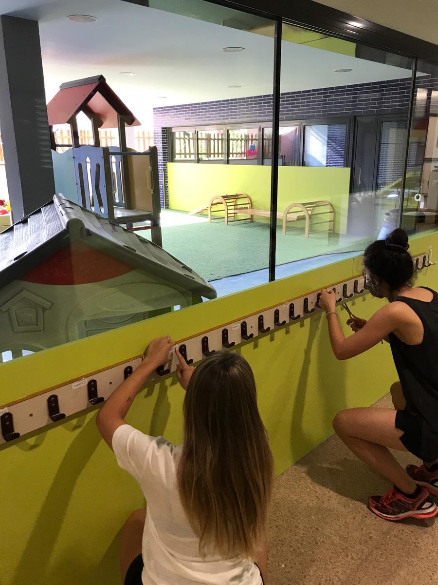 epiagranollers's tweet photo. CASAL 2020 🏖

Els i les monitores ja hem deixat l’escola a punt per a dilluns començar el casal d’enguany! Tenim moltes ganes de retrobar-nos amb vosaltres i passar un estiu de 10 🌞!

#ksalepg #epg #summer https://t.co/z4KKdlklbv