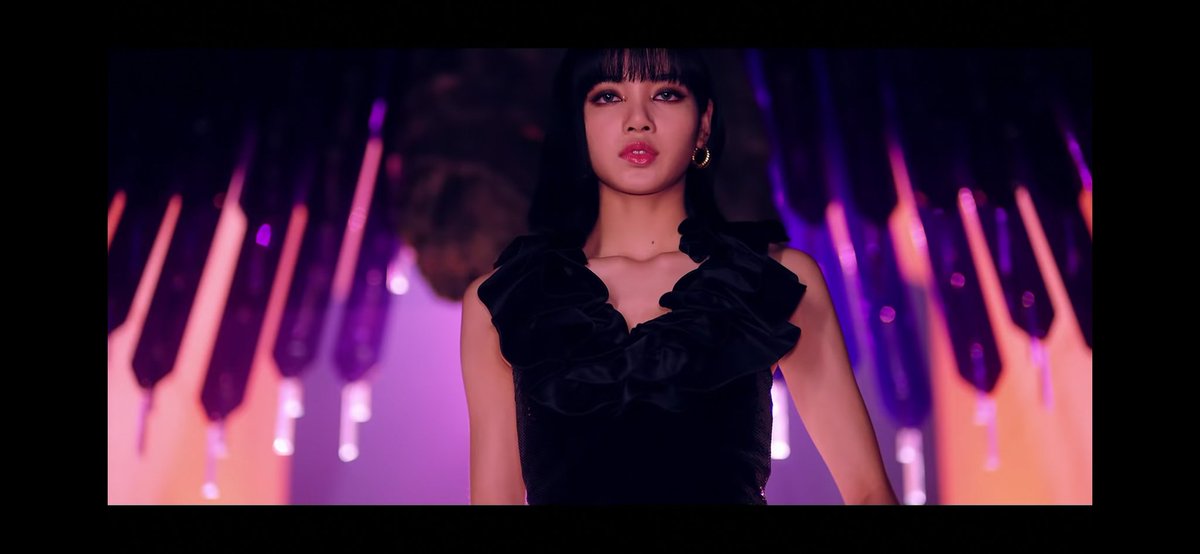 Lalice_TH's tweet photo. lisa  In you area!!! 
#BLACKPINK_HowYouLikeThat #HowYouLikeThatIsHere 
#블랙핑크_HYLT_컴백_축하해
@ygofficialblink https://t.co/nm5b2vZGcn