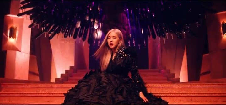 strwbxseunie's tweet photo. the queens are back yall #BLACKPINKCOMEBACK #HowYouLikeThat https://t.co/JfS8OqsFAT