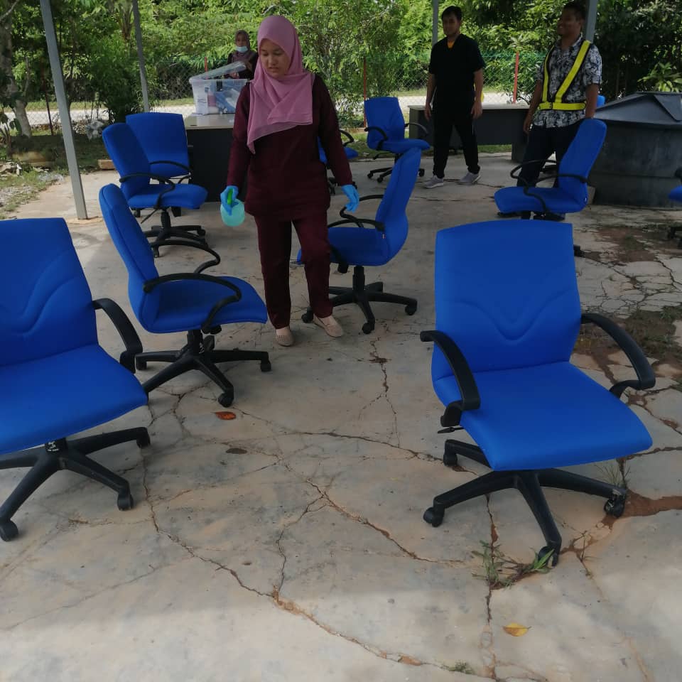 Saringan kepada pematuhan SOP COVID-19 mencapai 100% bagi Projek Jalan Pakej 6A, Aring   pada hari ini dengan ujian saringan COVID-19 ke atas pekerja asing daripada panel yang diiktiraf iaitu Dr. Khairul Afnan dari Klinik Lestari COOPUSMA Sdn Bhd