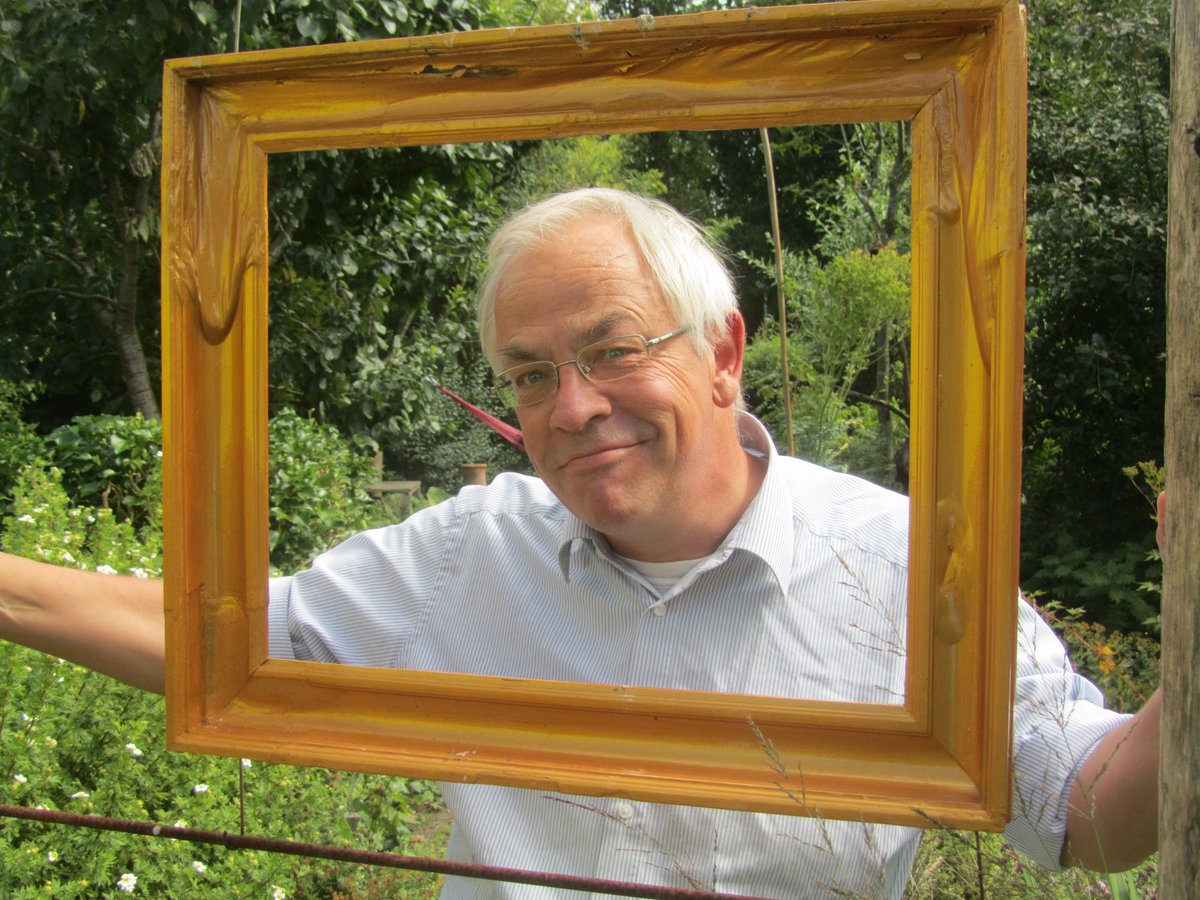 Vandaag 3 jaar geleden alweer...
Natuurlijk, de tijd heelt alle wonden, maar het gemis gaat niet over.
Ik mis je aan de lunchtafel als collega ML, maar mis ook je wijsheid en humor.
Ik toast vanmiddag op het – maar vooral op jouw – leven.
Konden we vandaag maar samen lunchen…