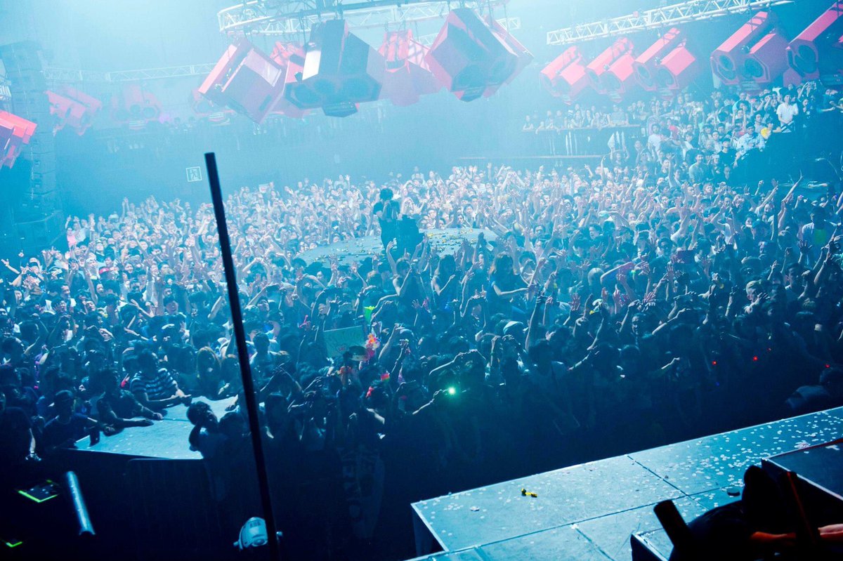 DJ_MA_SA's tweet photo. 5年前のageHa
また最高したい
🌇shinkiba
🗼tokyo
🇯🇵japan
📸mainfloor
🕋ageHa
===================
#dj #djing #ma_sa #dj_ma_sa #departmentdj #department #club #clublife #クラブ #クラブライフ #djlife #party #partypepole #パーティ #nightout #tokyo #東京 #shinkiba #新木場 #ageHa #アゲハ https://t.co/mF0c2CBmzn