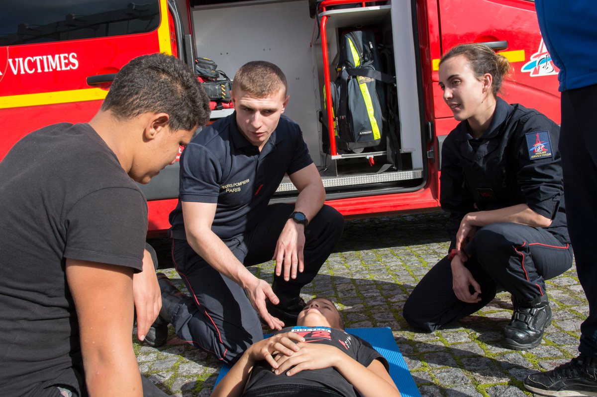 SecCivileFrance's tweet photo. 🙋Partout en 🇫🇷, les sapeurs-pompiers et les associations agréées de Sécurité civile organisent des formations et initiations aux #GestesQuiSauvent. N'attendez-plus, devenez acteur de votre #sécurité !
💻https://t.co/Twx9fkLnc1
💻Suivez le #Mooc "SauvTage" https://t.co/soZPlFPMmL https://t.co/rJyEPdlfYg