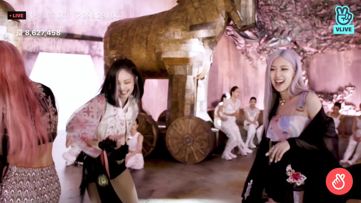 BLINK__jen's tweet photo. ジェニのボブ可愛すぎて危うくボブにするところだったよ、みんなも早まるな可愛いから似合うんだ！！！ https://t.co/Odba0bAN7O