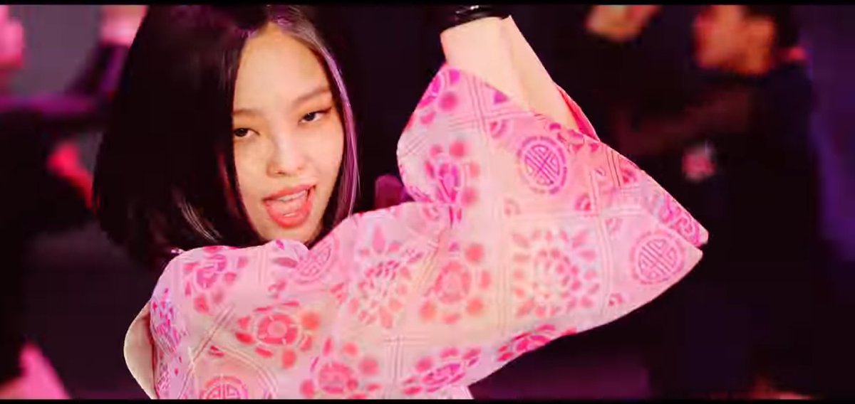 luvzzjn's tweet photo. THE STRUGGLES OF TRYING TO SCREENSHOT WHILE FANGIRLING OVER SHORT HAIRED JENNIE IS REAL XJV LDKDHXKKSJDKDJ SUPERIOR JENNIE SERVED SHE OWNS THIS HAIR STYLE
#HowYouLikeThat
#BLACKPINK https://t.co/f4Lcy3TijT