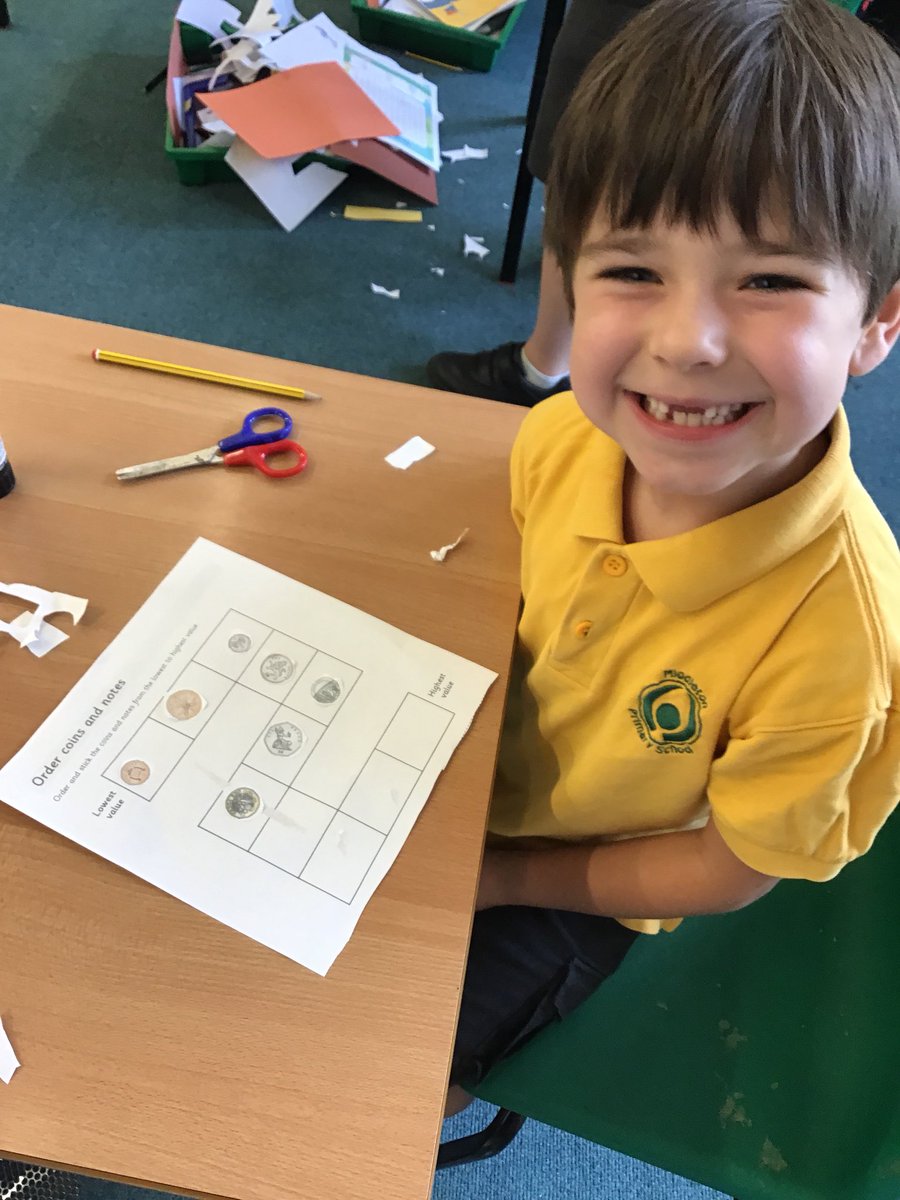 RobinsMPS's tweet photo. We are working hard on recognising, ordering and counting notes and coins! @MathsMPS https://t.co/QW4gyeWSm7