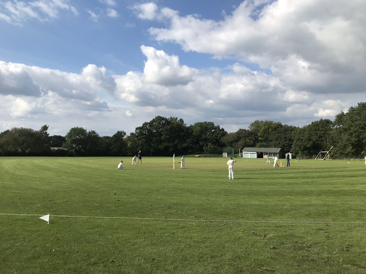 AlDuck2's tweet photo. The world’s gone mad. You can go to the beach in your thousands &amp; that’s ok 👍 but 15 people can’t stand in a field playing cricket 🤷 Apparently a cricket ball is a ‘natural vector of disease’ 🙉
#bonkers
#getthegameon
#vectorofdisease
#cricket #bournemouthbeach https://t.co/dlCczv4tgo