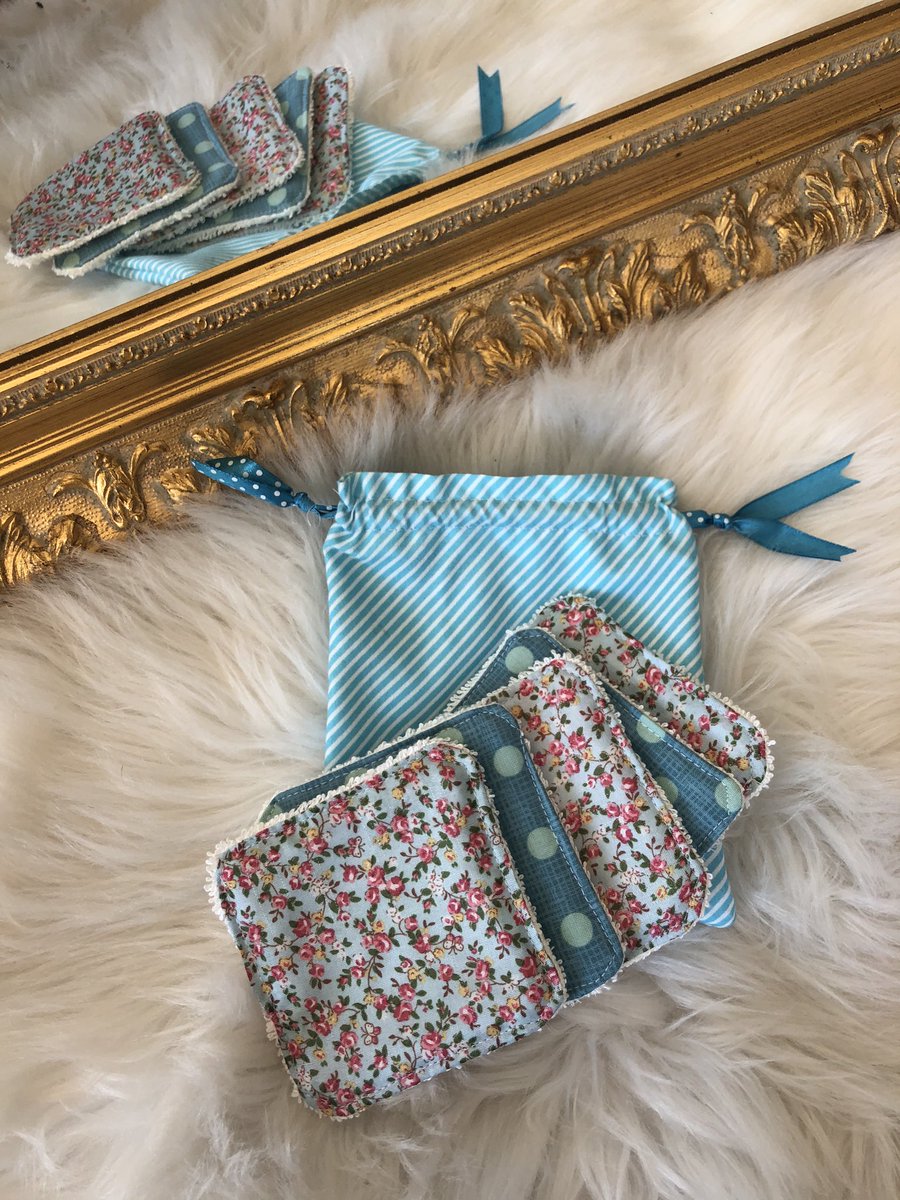 chloega_'s tweet photo. Hey! 🦋 je me suis lancée dans la vente de petits accessoires handmade, fait par ma maman et moi même. Il y a des chouchous, des bandeaux, des lingettes, des pochettes et autres sur demandes 🥰 Si ça vous intéresse allez jeter un œil 🌸 merci bcp 
ma page instagram : façonlyne https://t.co/wTCk3TiN1x