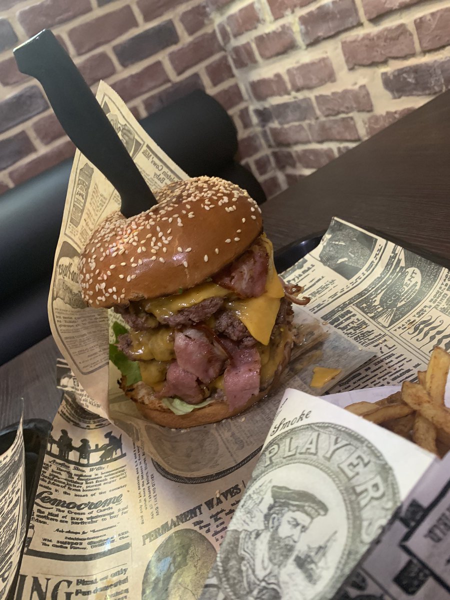 sethgueko's tweet photo. ⚠️BARLOU BURGER⚠️Ouverture demain à 11h30 au 75 rue pierre butin 95300 pontoise https://t.co/cR29Mflr2j