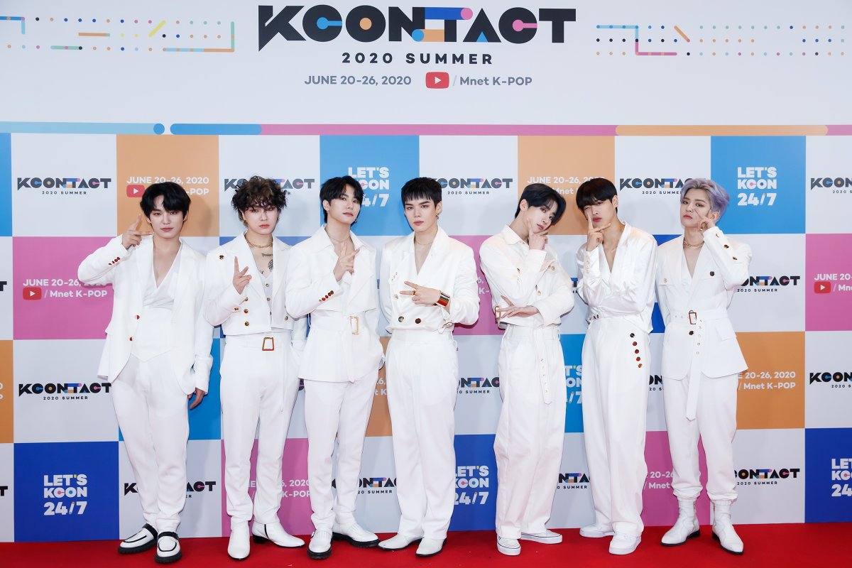 KCON_official's tweet photo. [KCON:TACT 2020 SUMMER] 

Today's stars are done checking in!
Make sure to do the same for the last KCON:TACT day!

▶WATCH #KCONTACT NOW: https://t.co/r2LY9moQI2
#KCON #KCON2020 #LetsKCON247 #CHUNGHA #ONEUS #VICTON https://t.co/SIms5ldrvQ