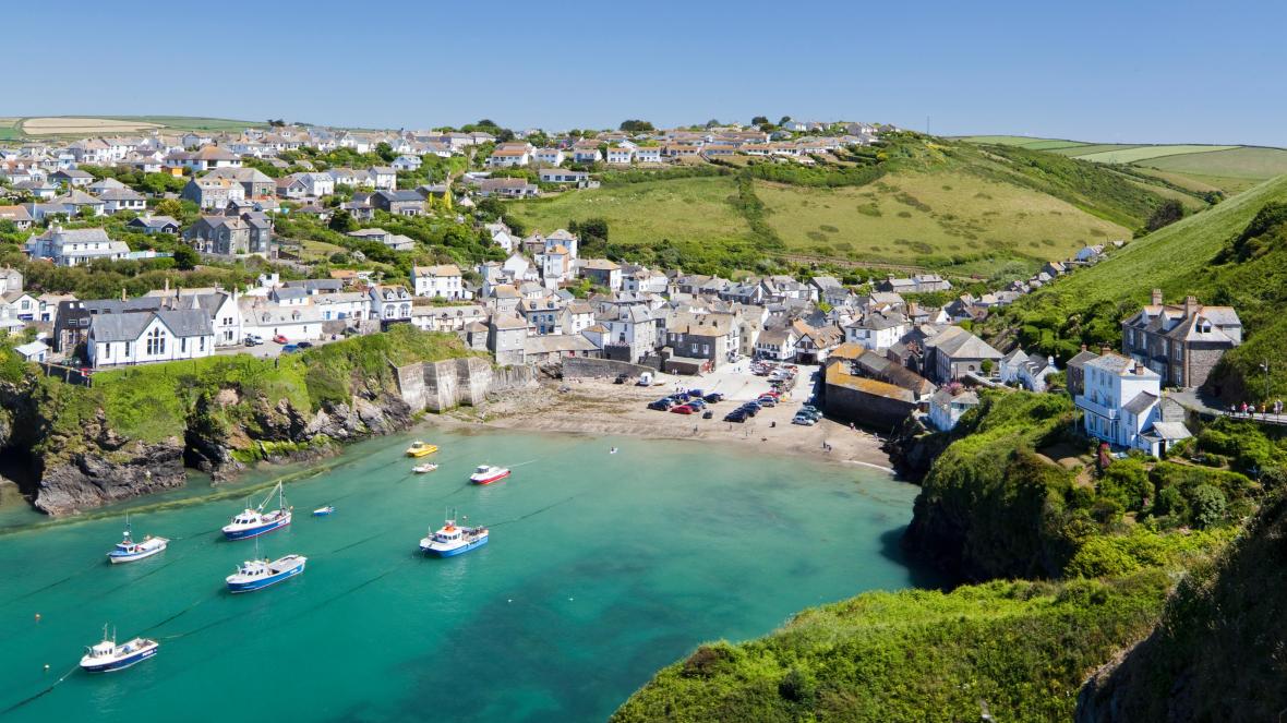 A beautiful bay with boats in Cornwall.