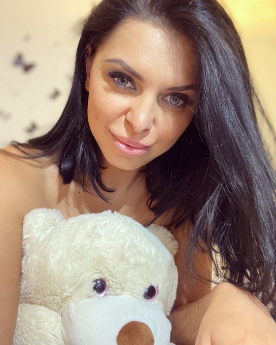 Guys, follow my new Instagram account!  https://t.co/zoQmgD4aY3 https://t.co/KIEtqFZ22G