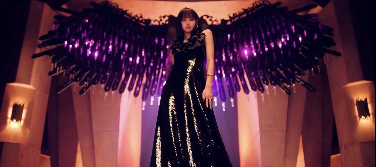 lisaktlove's tweet photo. this lisa could step on me and i’d thank her

#BLACKPINK #HowYouLikeThat https://t.co/zfh7YxJW9C