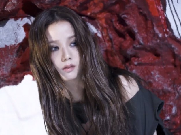 jisoosjpg's tweet photo. HER FACE, HER VOICE, HER BODY... https://t.co/J15bOEF0BB