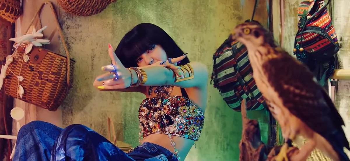 nioucat's tweet photo. Savoir que les filles ont eu autant d’idées pour leur MV, ça promet vraiment pour la suite, j’espère vraiment que cette fois-ci ce sera leur année 🖤
#HowYouLikeThatIsHere #BLACKPINK_HowYouLikeThat https://t.co/JQTpxpXIlv