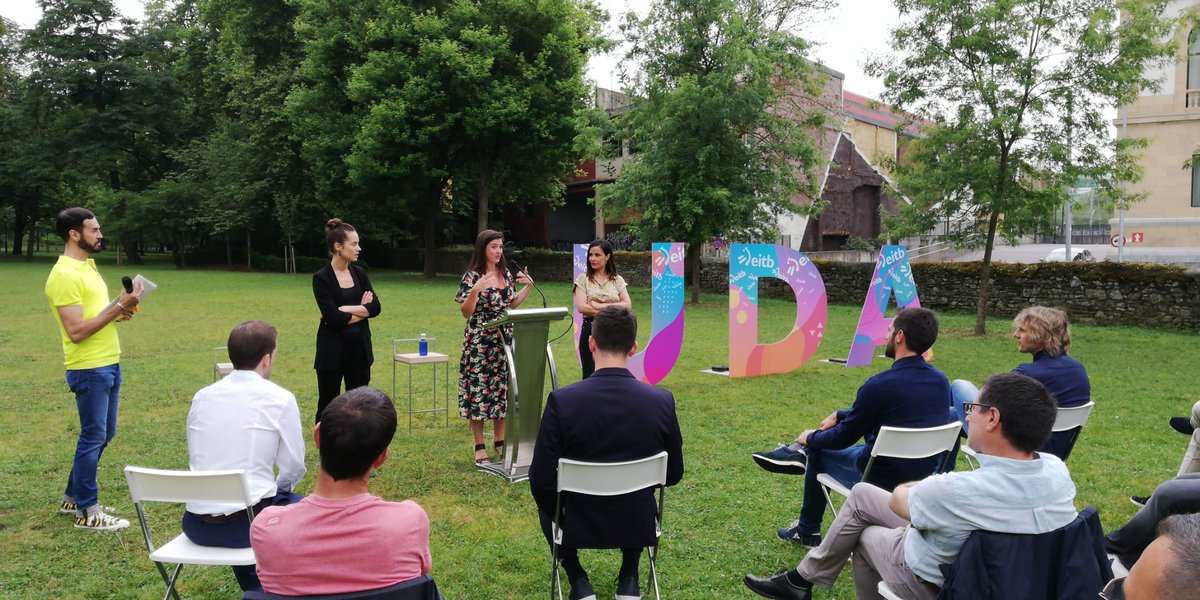 eitbtaldea's tweet photo. #udakoprogramazioa #uda
@euskaltelebista-ko aurkezleek udako saioak aurkeztu dituzte #Donostia-ko Cristina Enean.

#ProgramaciónVerano
Las caras mas conocidas de #etb presentan los programas de #verano https://t.co/0cDrNgyYPT