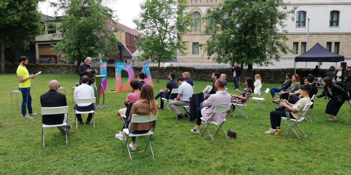 eitbtaldea's tweet photo. #udakoprogramazioa #uda
@euskaltelebista-ko aurkezleek udako saioak aurkeztu dituzte #Donostia-ko Cristina Enean.

#ProgramaciónVerano
Las caras mas conocidas de #etb presentan los programas de #verano https://t.co/0cDrNgyYPT