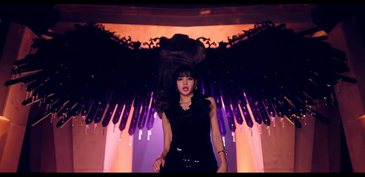 saisaijap1's tweet photo. สวยและswag ในเพลงเดียวกัน #LALISA #LISA #BLACKPINK #HowYouLikeThat @ygofficialblink https://t.co/hkK7yEHNsZ