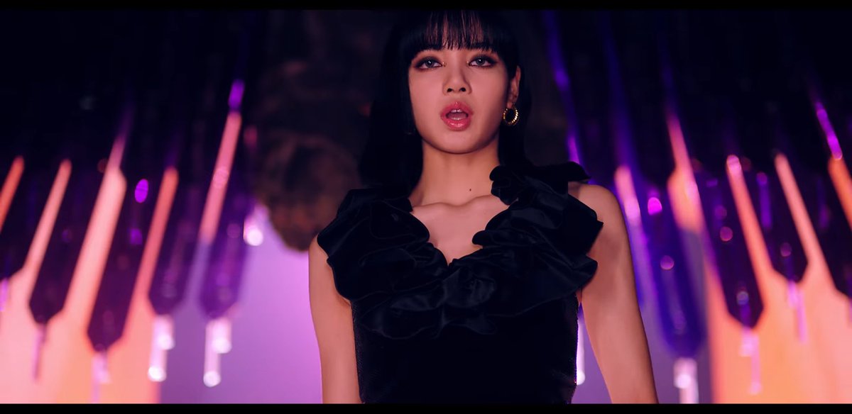 saisaijap1's tweet photo. สวยและswag ในเพลงเดียวกัน #LALISA #LISA #BLACKPINK #HowYouLikeThat @ygofficialblink https://t.co/hkK7yEHNsZ