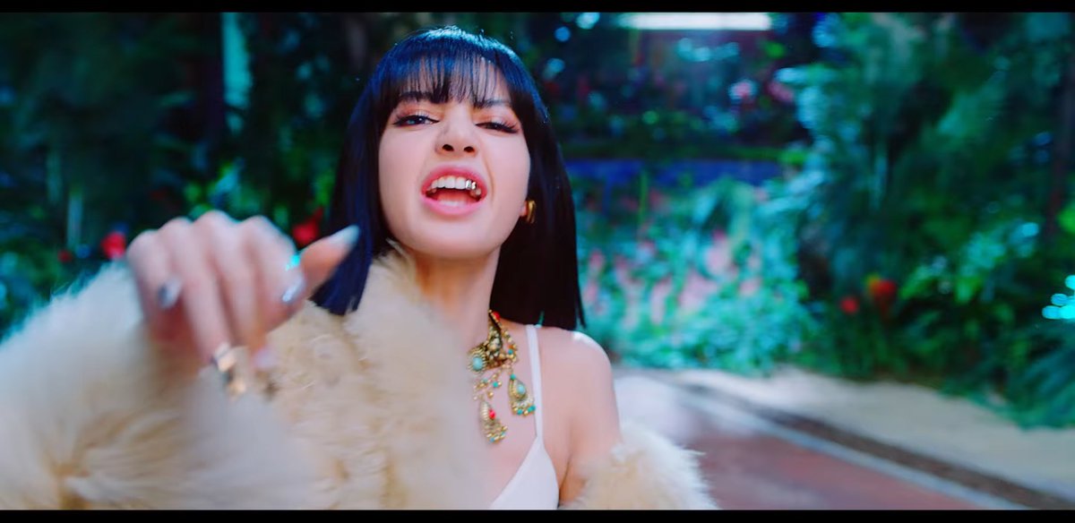 saisaijap1's tweet photo. สวยและswag ในเพลงเดียวกัน #LALISA #LISA #BLACKPINK #HowYouLikeThat @ygofficialblink https://t.co/hkK7yEHNsZ