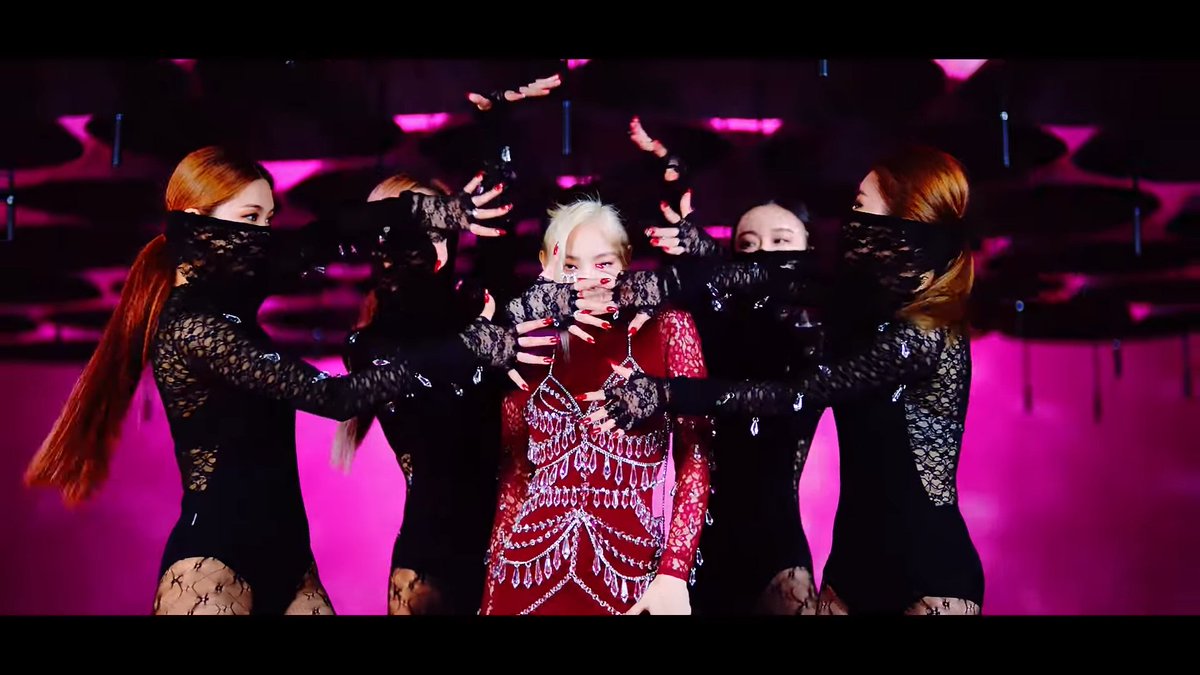 Mooknin_minmin's tweet photo. สวยเกินบรรยาย ไม่ไหว ดีทุกอย่าง เอ็มวีคือฟาดสุดค่ะ! #BLACKPINK https://t.co/ZrkkE8vBcf