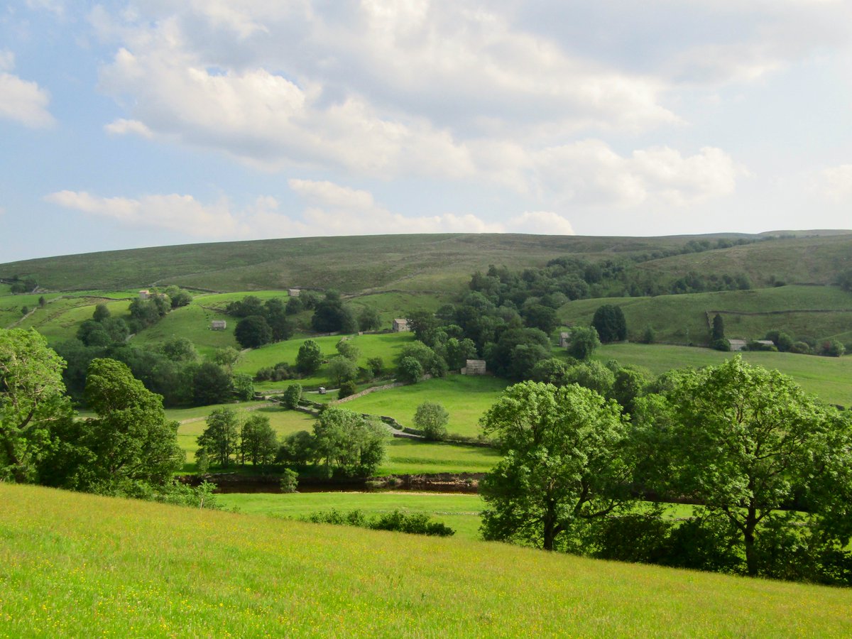 AwayMaja's tweet photo. I think #Swaledale might be my new favorite place in #Yorkshire 😍 From #Muker to #Keld, back via #CrackpotHall and #Gunnerside - beautiful day in the sunshine! ☀️💚
#YorkshireDales #WelcomeToYorkshire @thisisswaledale @yorkshire_dales @Welcome2Yorks @VisitEngland @VisitBritain https://t.co/AfX1dz4v68