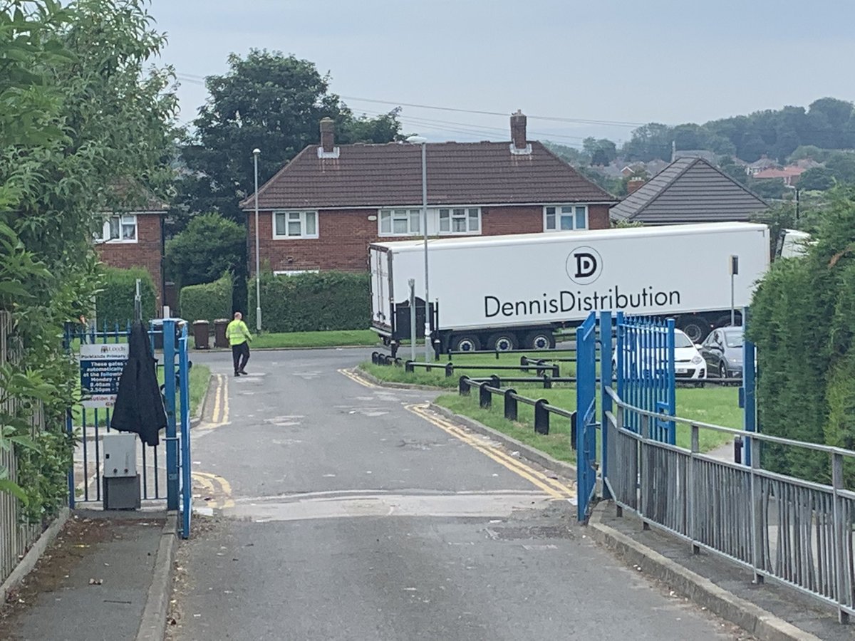 Well here we go live  @ParklandsLeeds on  #FundayFreezerFriday as we distribute 14000 bags of  @whitbyseafoods scampi. All thanks to  @TRJFProject  @MrJunkFoodChef  @MansfieldGroup  @dennisdist and  @Child_Leeds  @LeedsCC_News  #teamwork . This is being shared all over Leeds and Bradford
