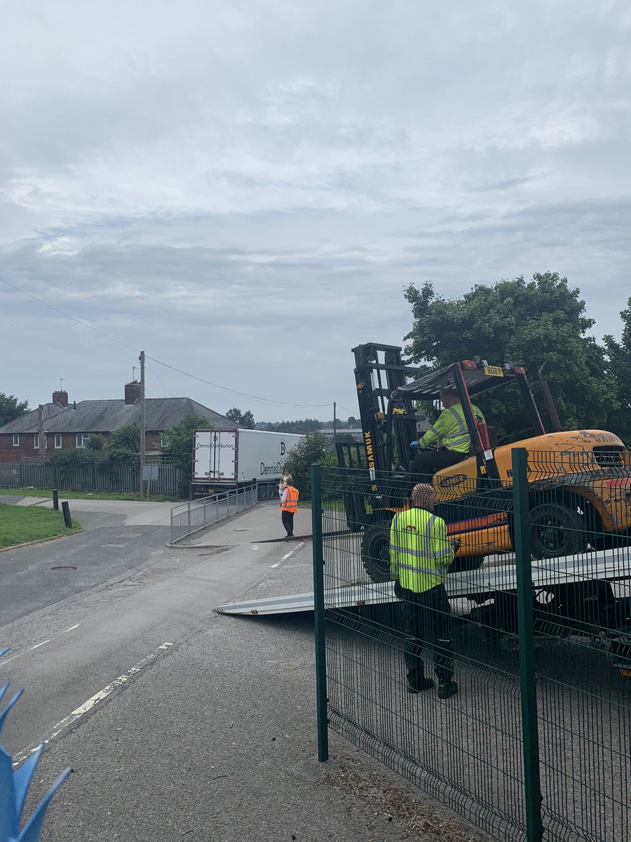 Well here we go live  @ParklandsLeeds on  #FundayFreezerFriday as we distribute 14000 bags of  @whitbyseafoods scampi. All thanks to  @TRJFProject  @MrJunkFoodChef  @MansfieldGroup  @dennisdist and  @Child_Leeds  @LeedsCC_News  #teamwork . This is being shared all over Leeds and Bradford