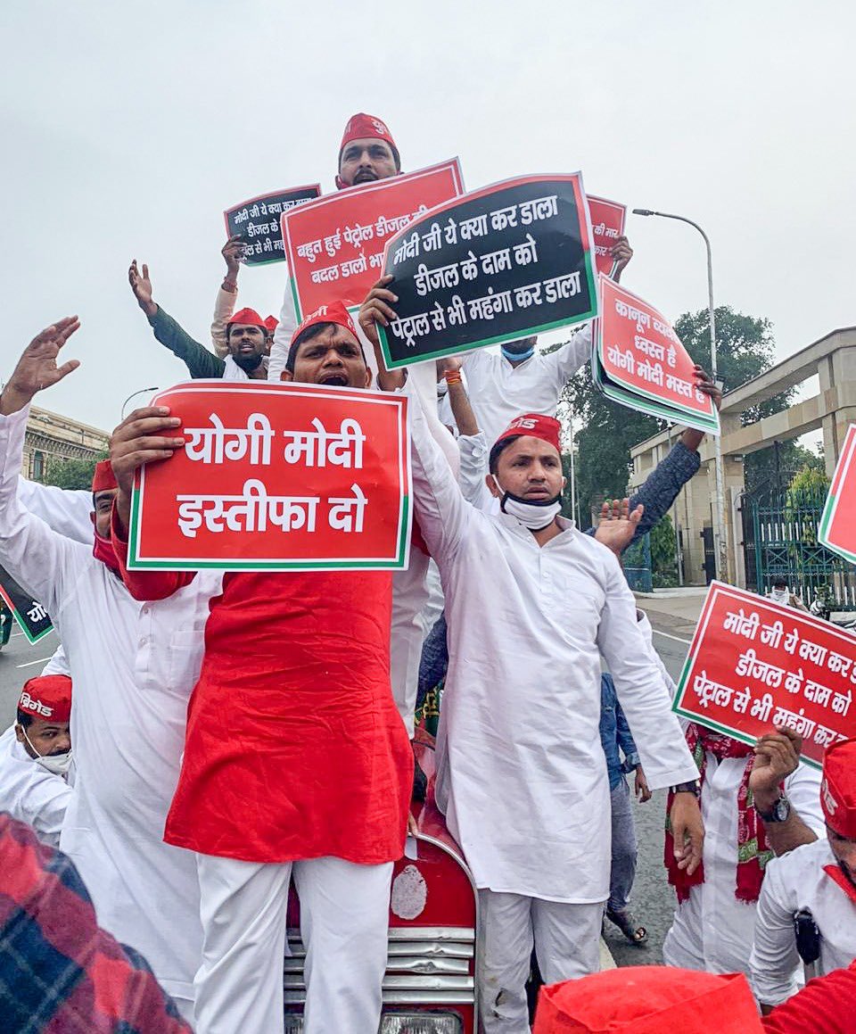 बेरोज़गारी, महँगाई व क़ानून-व्यवस्था के ख़िलाफ़ सपा के कार्यकर्ताओं के विरोध-प्रदर्शन पर लाठी चार्ज बता रहा है कि प्रदेश की असफल भाजपा सरकार किस प्रकार जनहित के मुद्दों पर जनता की आवाज़ को लगातार दबा रही है. 

घोर अलोकतांत्रिक, निंदनीय कृत्य!
