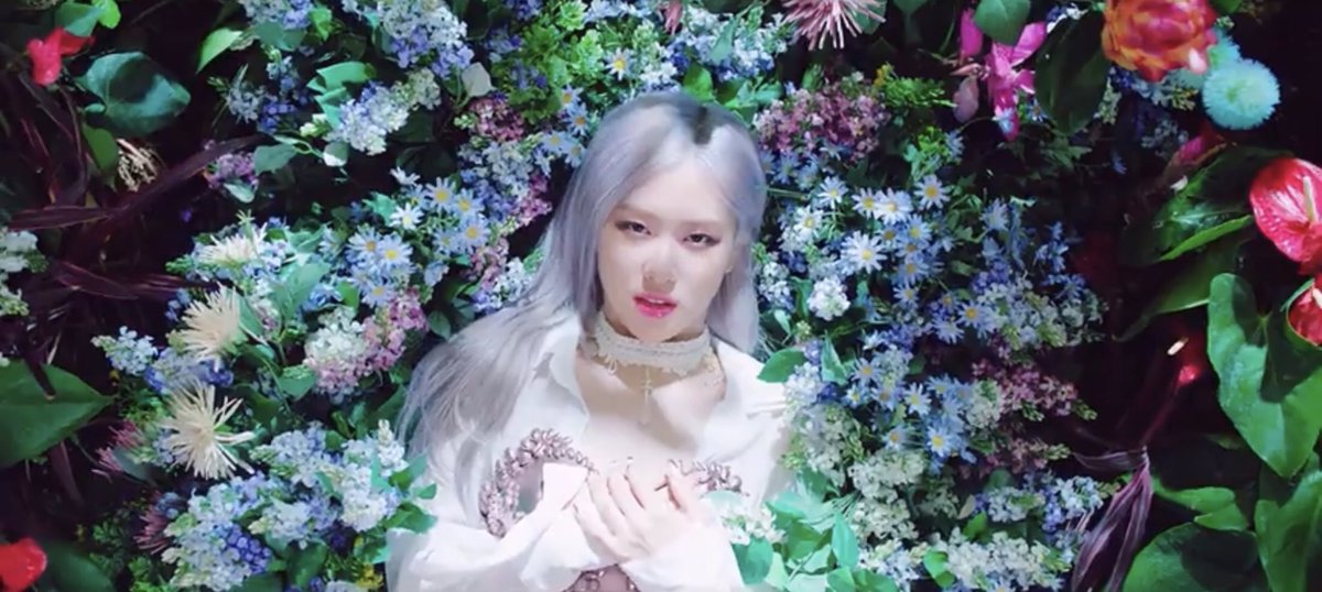 memealuvzCLx's tweet photo. VOCAL LINE 🥵 #HowYouLikeThat 

#ROSÉ #PARKBOM #LEEHI https://t.co/bJiIbqj4x7
