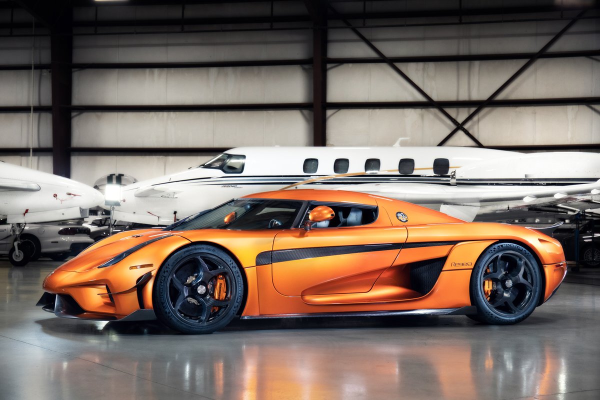 koenigsegg's tweet image. The Regera‘s ghost-package comes equipped with additional front and rear winglets and a deeper front spoiler to increase downforce from 310 to 385kg.

 Image by Tony Valadez, courtesy of @parkplacetexas.